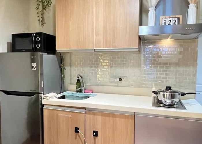 Azure 1 Bed Lagoon View Veranda Netflix Internet Apartment Manila