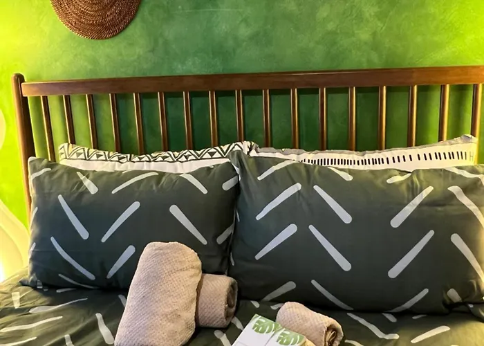 Azure 1 Bed Lagoon View Veranda Netflix Internet * Manila