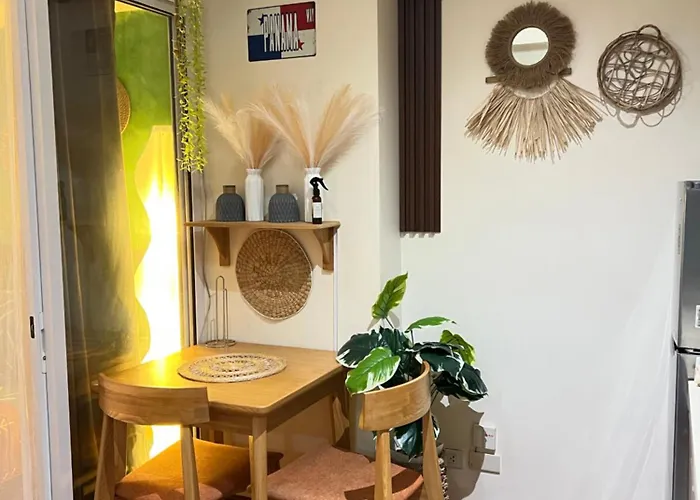 Azure 1 Bed Lagoon View Veranda Netflix Internet Apartment Manila
