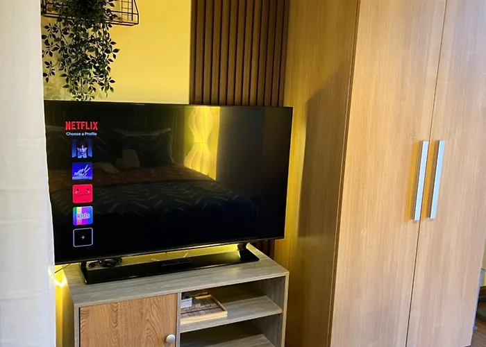 Azure 1 Bed Lagoon View Veranda Netflix Internet * Manila
