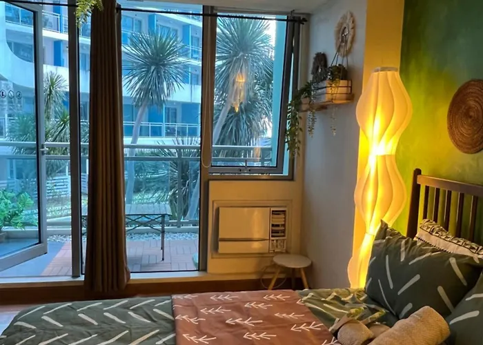 Azure 1 Bed Lagoon View Veranda Netflix Internet * Manila